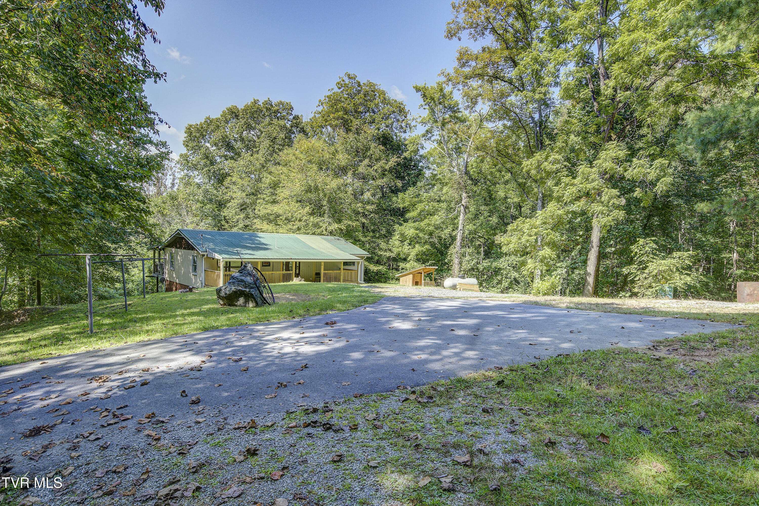 239 Viss Honeycutt Road Erwin, TN 37650 - Photo 4 of 66 Viss-50