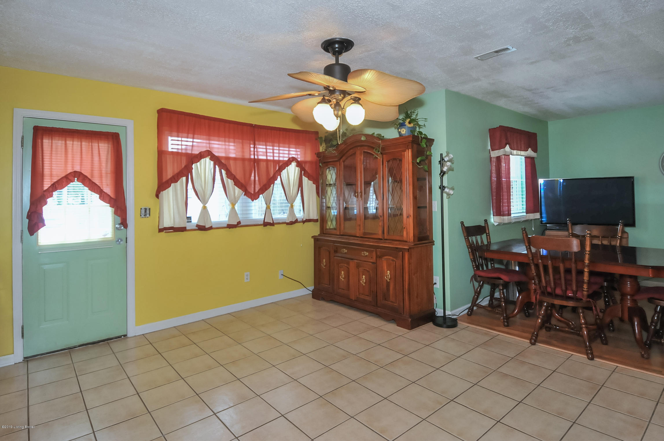 164 Beechland Road Louisville, KY 40229 - Photo 16 of 41 164BeechlandRd-16
