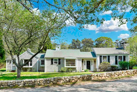 $2,150,000 | 17 Oakdale Drive, Edgartown, MA 02539