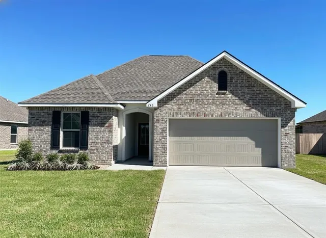 $230,290 | 243 White Castle North, Iowa, LA 70647