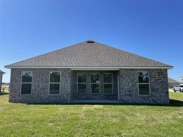 $230,290 | 243 White Castle North, Iowa, LA 70647