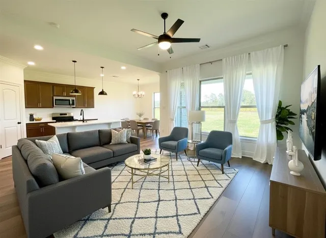 $230,290 | 243 White Castle North, Iowa, LA 70647