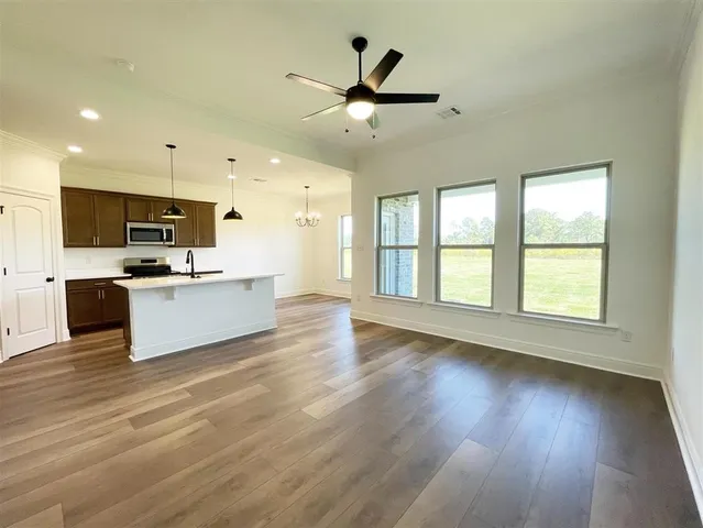 $230,290 | 243 White Castle North, Iowa, LA 70647