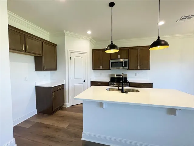 $230,290 | 243 White Castle North, Iowa, LA 70647