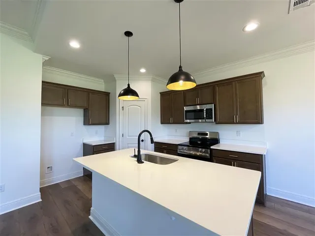 $230,290 | 243 White Castle North, Iowa, LA 70647