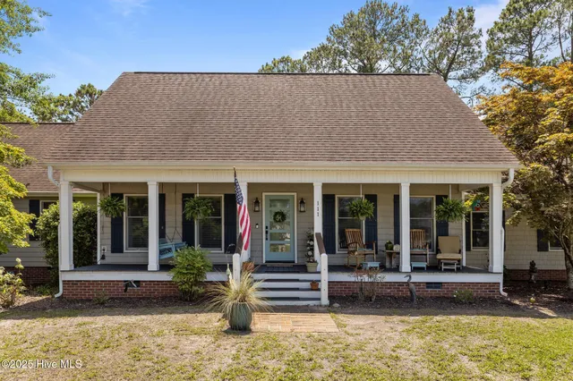 $639,900 | 111 Hampton Place, Newport, NC 28570