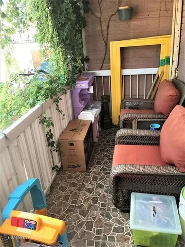 a house with swimming pool in front of it