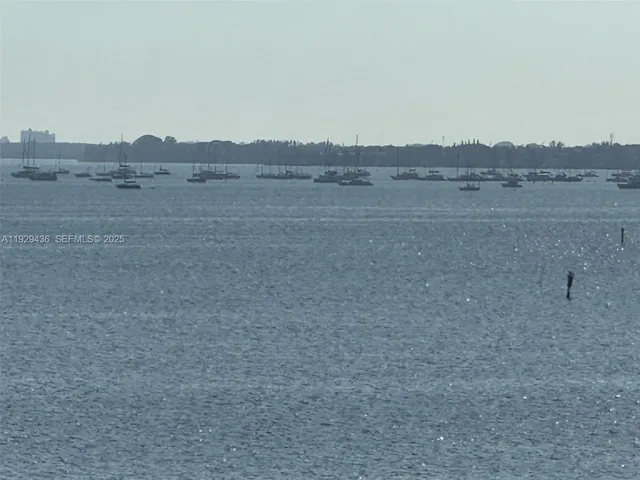 $2,500 | 150 Southeast 25th Road, Unit 7J, Miami, FL 33129