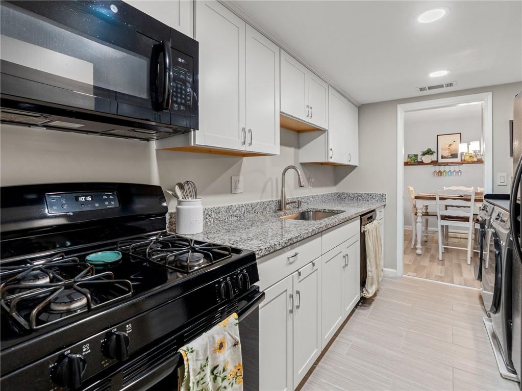 6851 Roswell Road, Unit H26 Atlanta, GA 30328 - Photo 11 of 49 a kitchen with a stove and a refrigerator