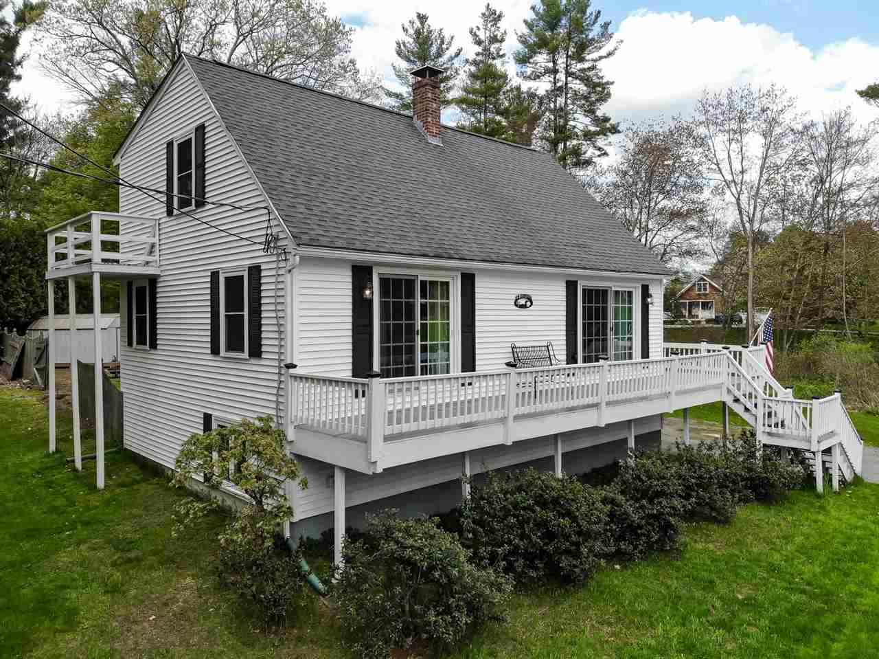42 North Shore Road Derry, NH 03038 - Photo 4 of 40
