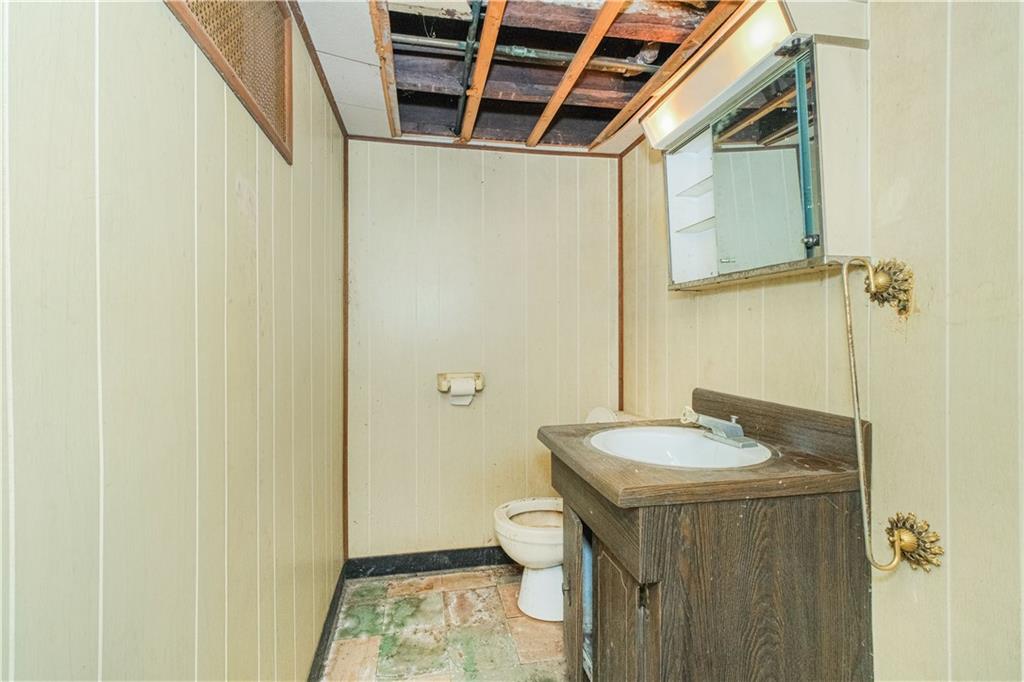 62-52 80th Road Queens, NY 11385 - Photo 33 of 35