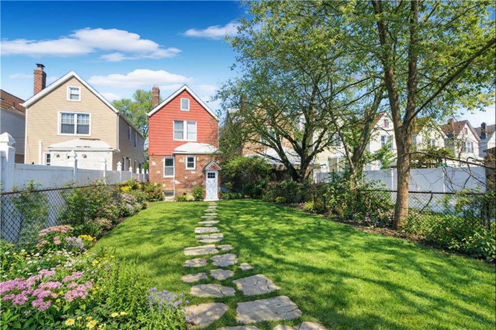 62-52 80th Road Queens, NY 11385 - Photo 4 of 35