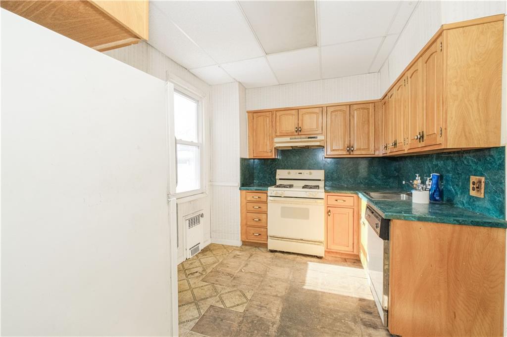 62-52 80th Road Queens, NY 11385 - Photo 10 of 35