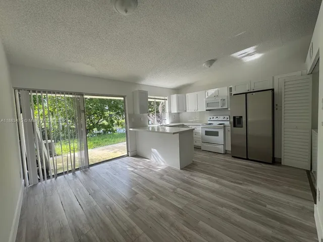 $2,400 | 20424 Northwest 15th Avenue, Unit 56, Miami Gardens, FL 33169