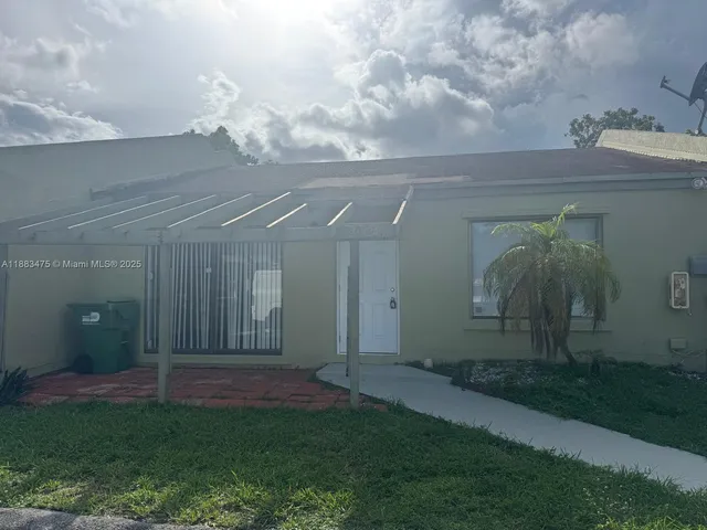 $2,400 | 20424 Northwest 15th Avenue, Unit 56, Miami Gardens, FL 33169