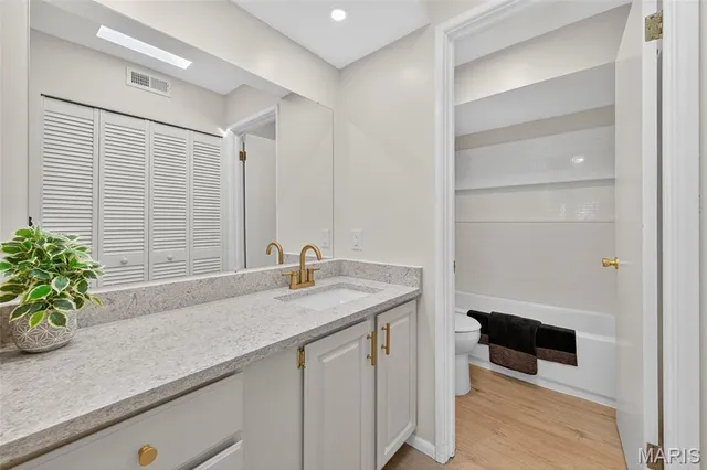 $214,500 | 4355 Maryland Avenue, Unit 404, St. Louis, MO 63108