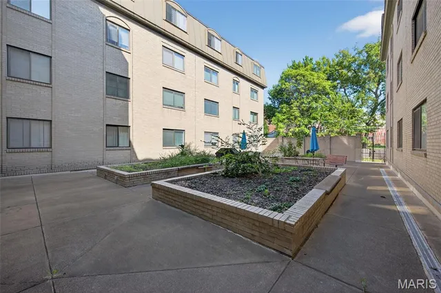 $214,500 | 4355 Maryland Avenue, Unit 404, St. Louis, MO 63108