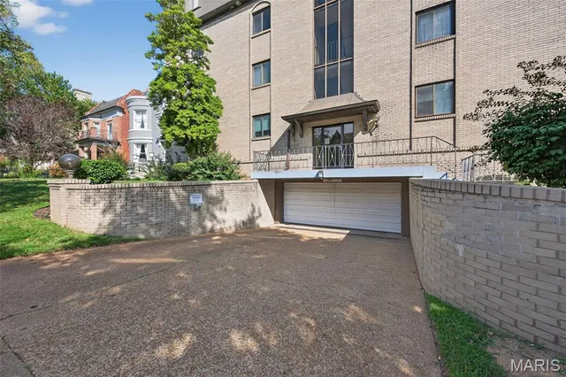 $214,500 | 4355 Maryland Avenue, Unit 404, St. Louis, MO 63108