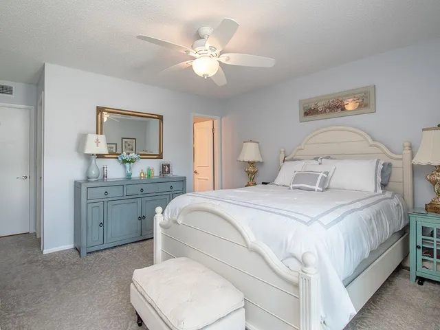 $1,700 | 17 Vista Palm Lane, Unit 101, Vero Beach, FL 32962