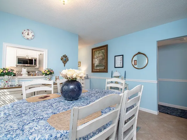 $1,700 | 17 Vista Palm Lane, Unit 101, Vero Beach, FL 32962