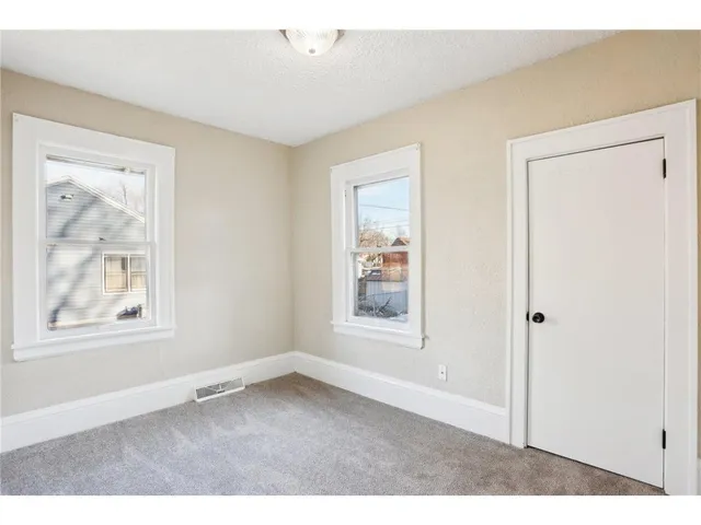 $380,000 | 1824-1822 Stillwater Avenue East, St. Paul, MN 55119