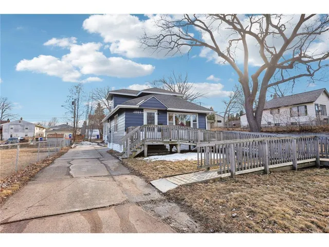 $380,000 | 1824-1822 Stillwater Avenue East, St. Paul, MN 55119