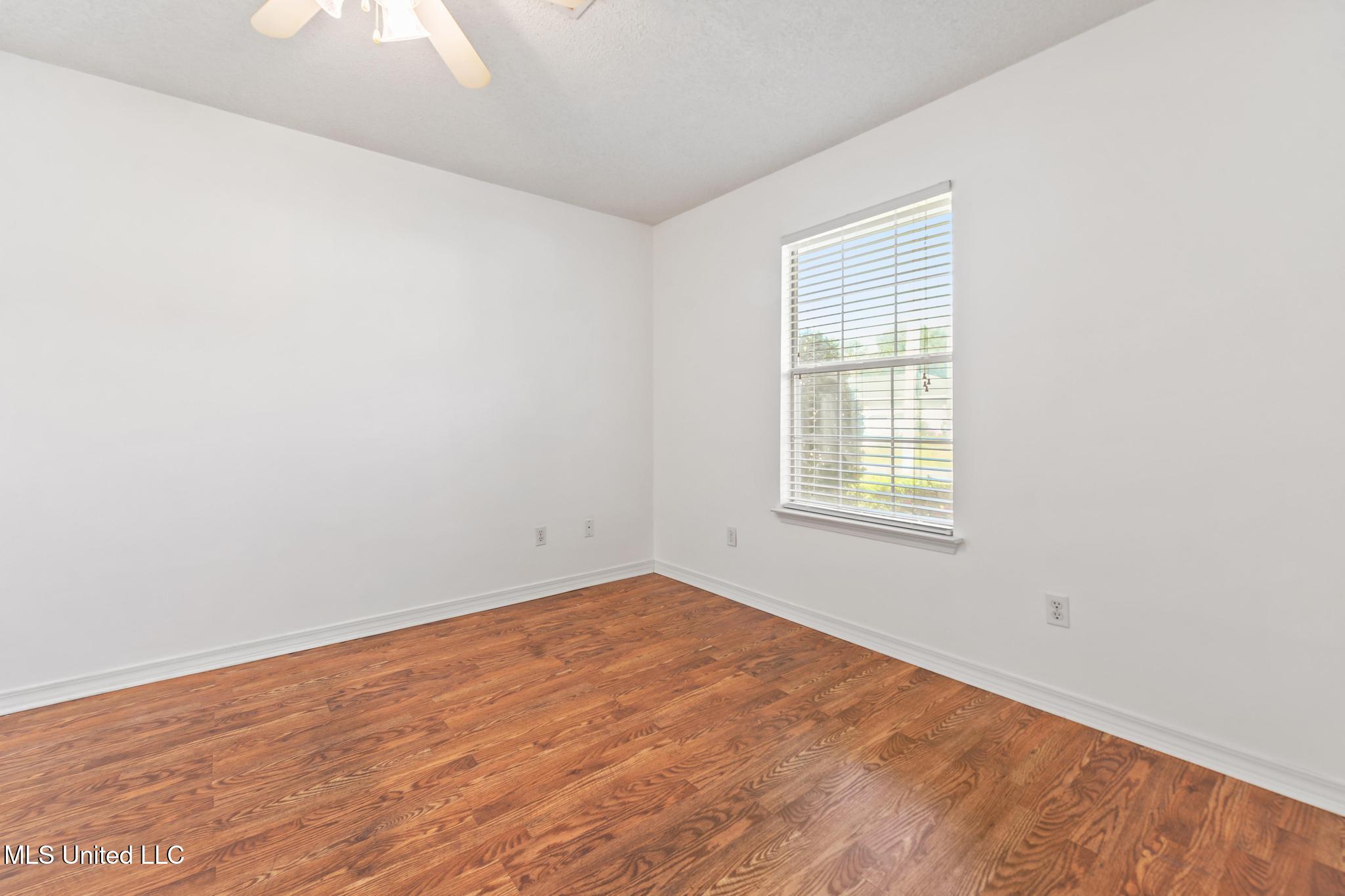 8905 Spring Avenue Ocean Springs, MS 39564 - Photo 11 of 22 009