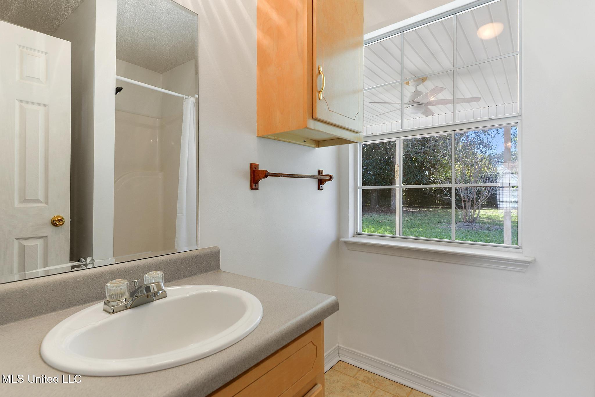 8905 Spring Avenue Ocean Springs, MS 39564 - Photo 13 of 22 011