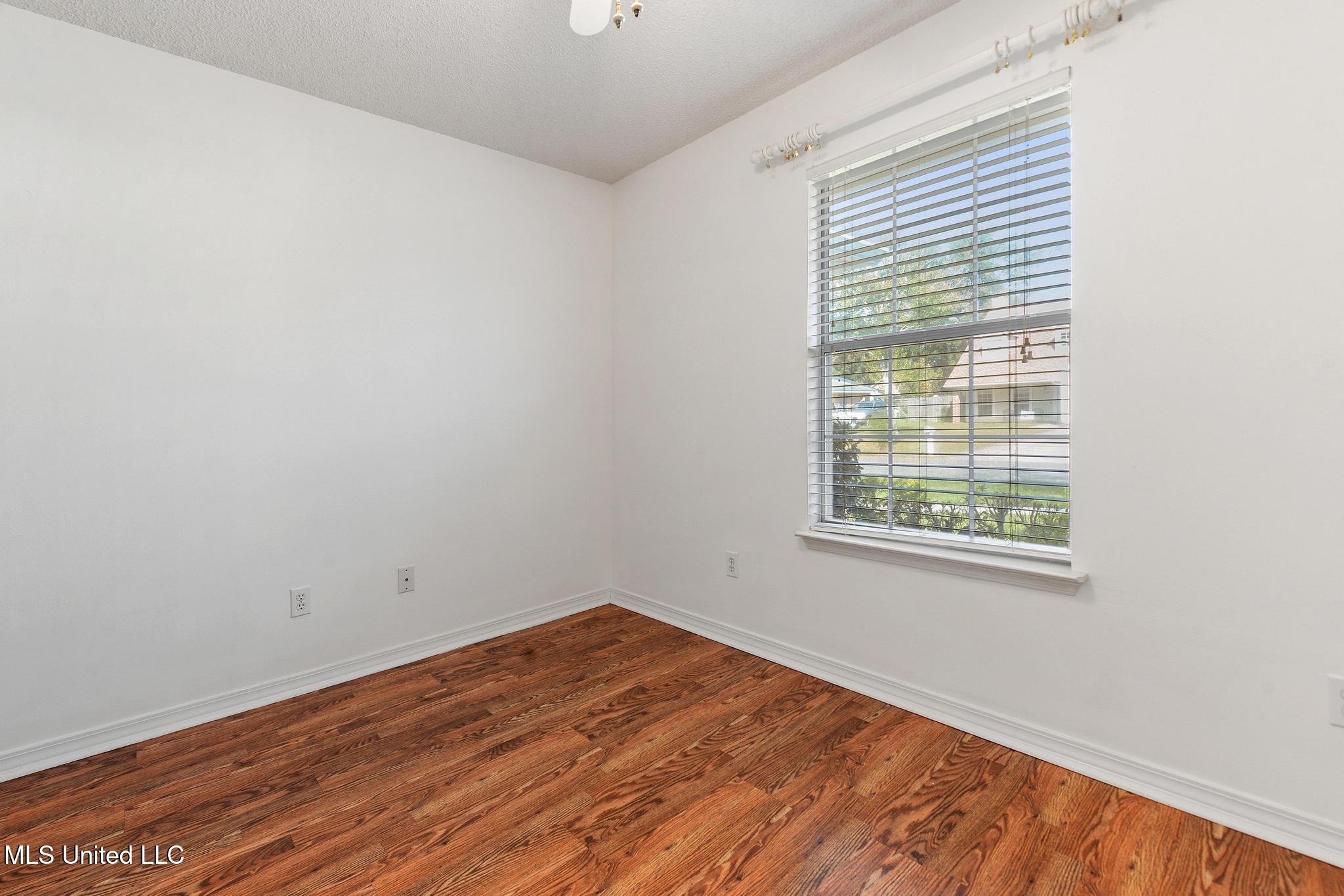 8905 Spring Avenue Ocean Springs, MS 39564 - Photo 14 of 22 012