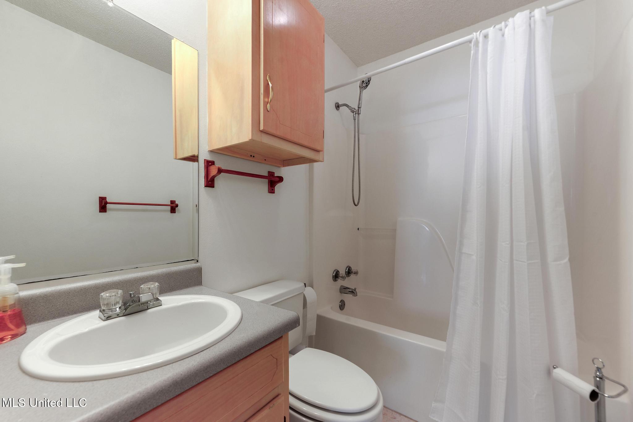 8905 Spring Avenue Ocean Springs, MS 39564 - Photo 17 of 22 016