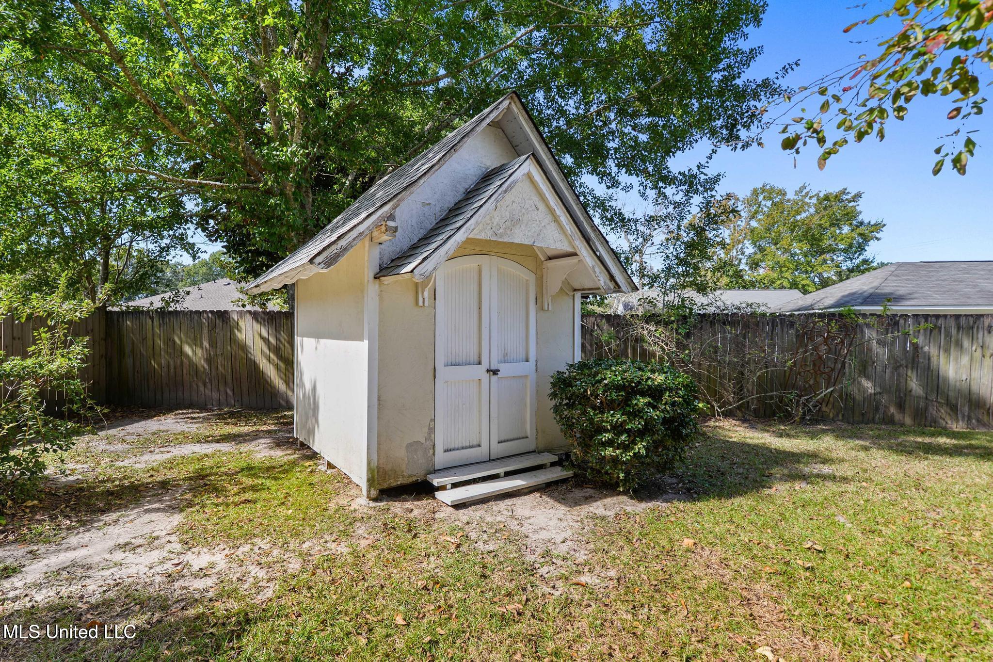 8905 Spring Avenue Ocean Springs, MS 39564 - Photo 20 of 22 019