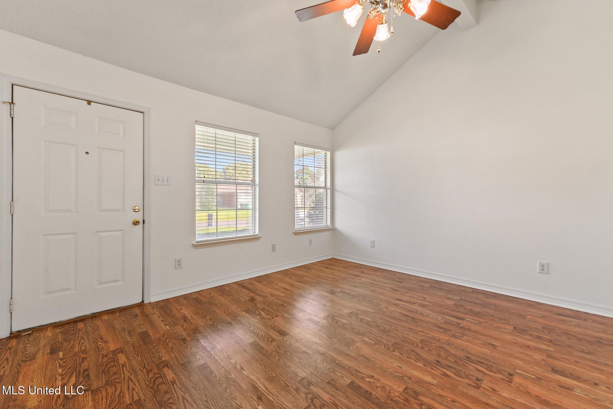 8905 Spring Avenue Ocean Springs, MS 39564 - Photo 7 of 22 006