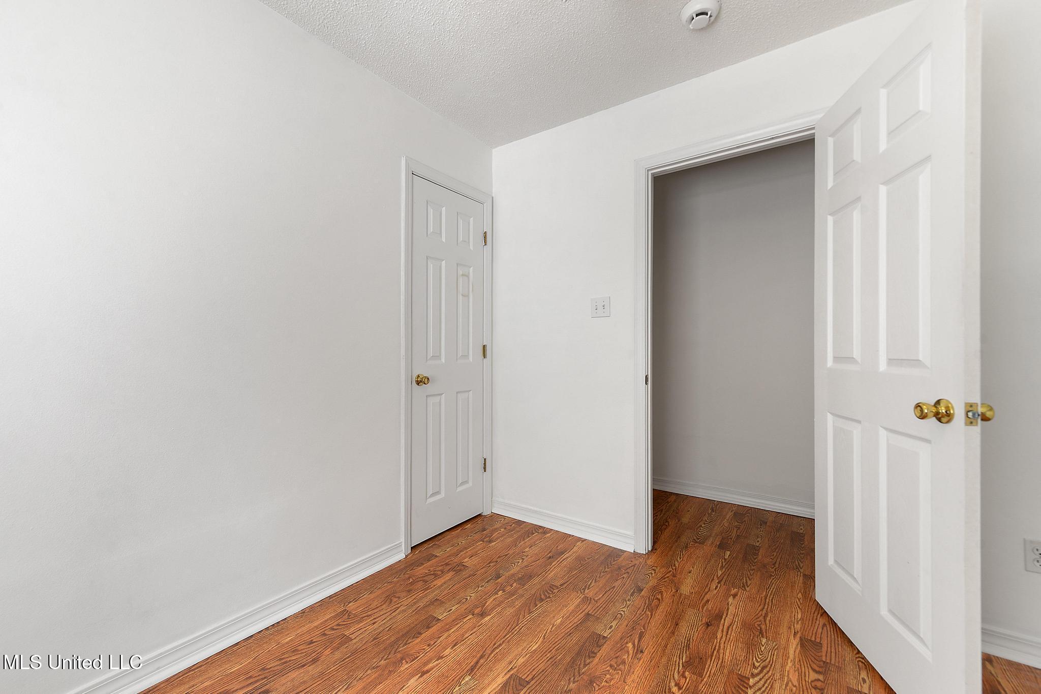 8905 Spring Avenue Ocean Springs, MS 39564 - Photo 9 of 22 015