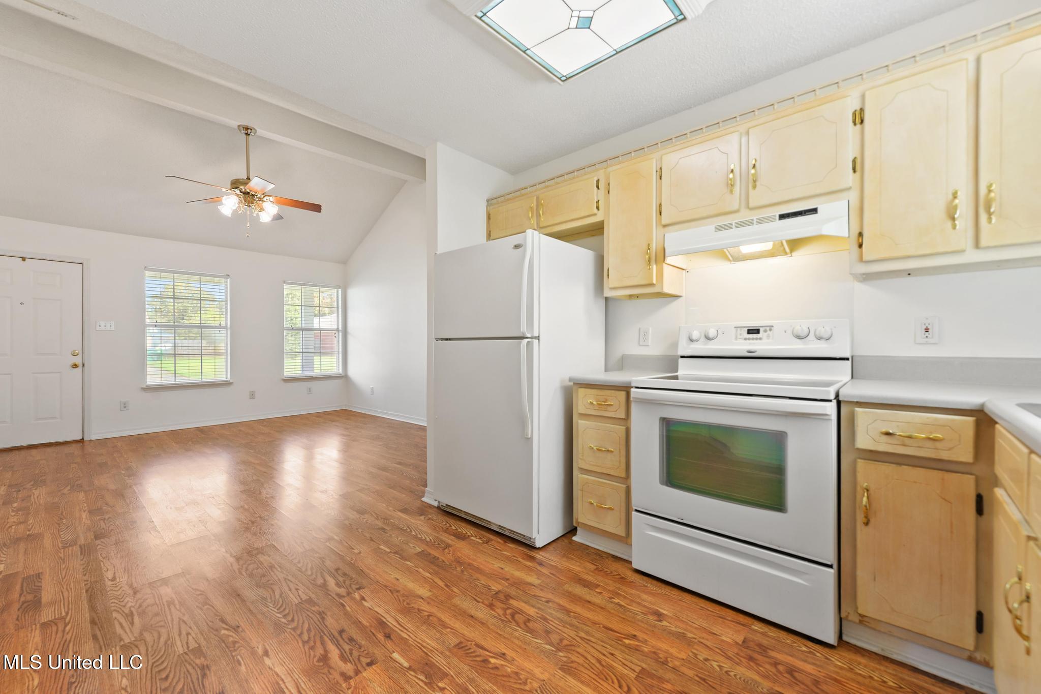 8905 Spring Avenue Ocean Springs, MS 39564 - Photo 10 of 22 008