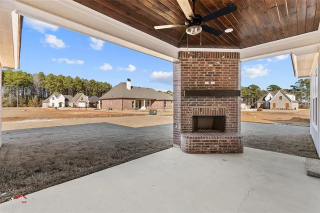 $450,450 | 76 Turtle Creek Drive, Benton, LA 71006