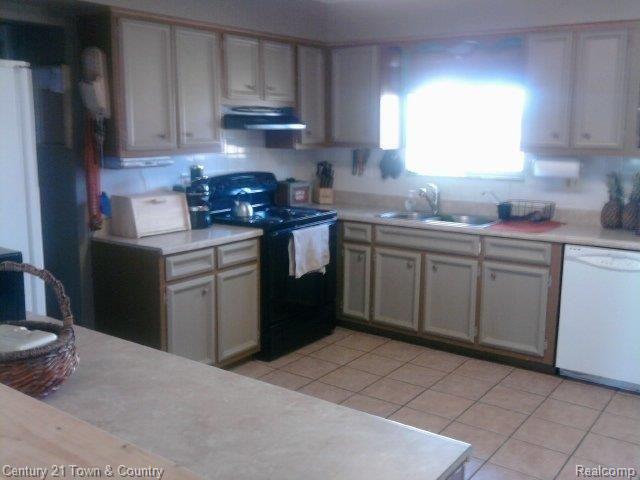 15598 Almont Road Allenton, MI 48002 - Photo 16 of 19 aLMONT rD 021