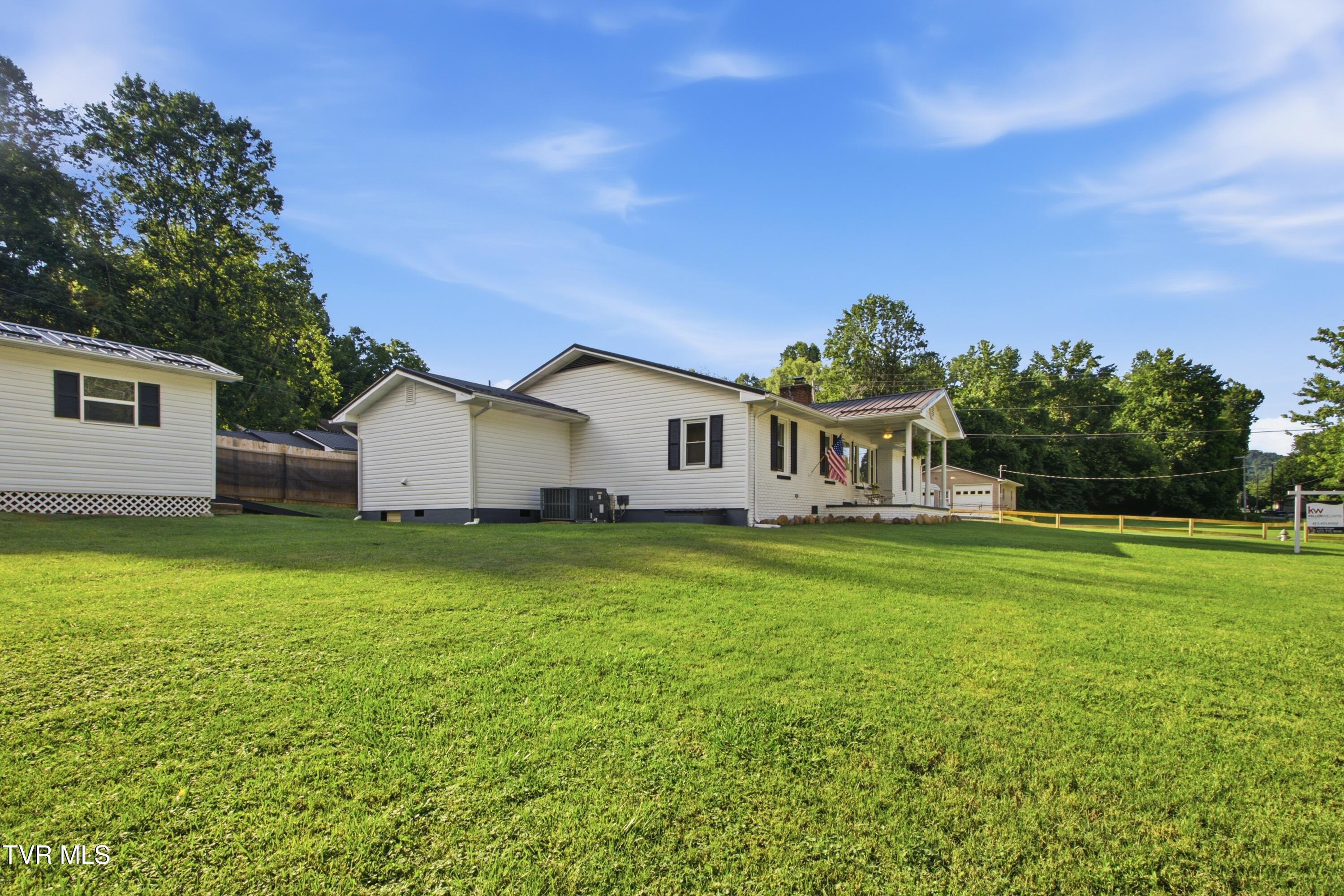 103 Commodore Avenue Elizabethton, TN 37643 - Photo 9 of 45 Side