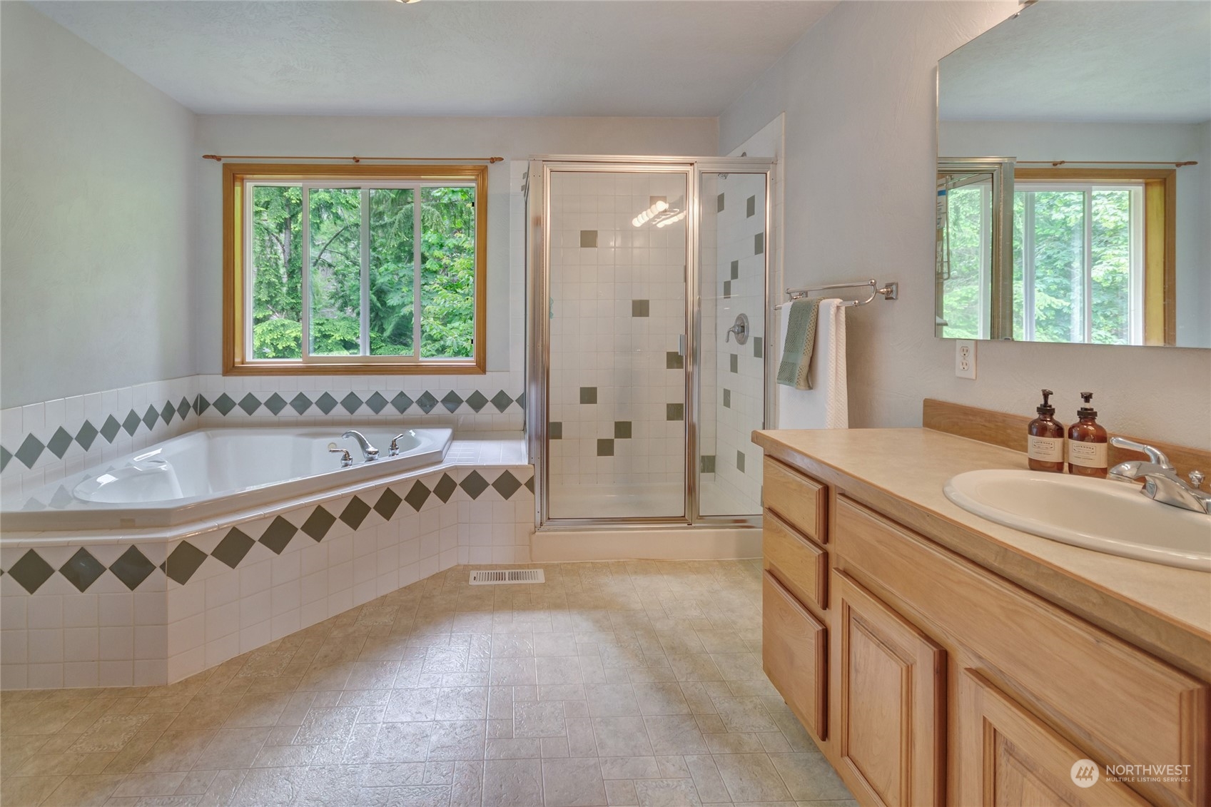 111 East Union Ridge Loop Road Union, WA 98592 - Photo 17 of 39 Gallery Image 17