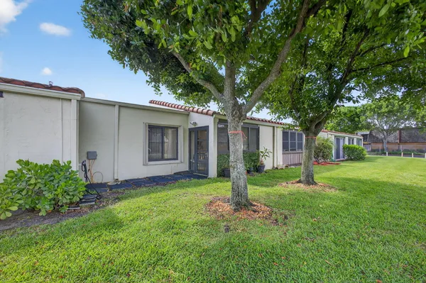 $1,800 | 2532 Boundbrook Drive South, Unit 102, West Palm Beach, FL 33406