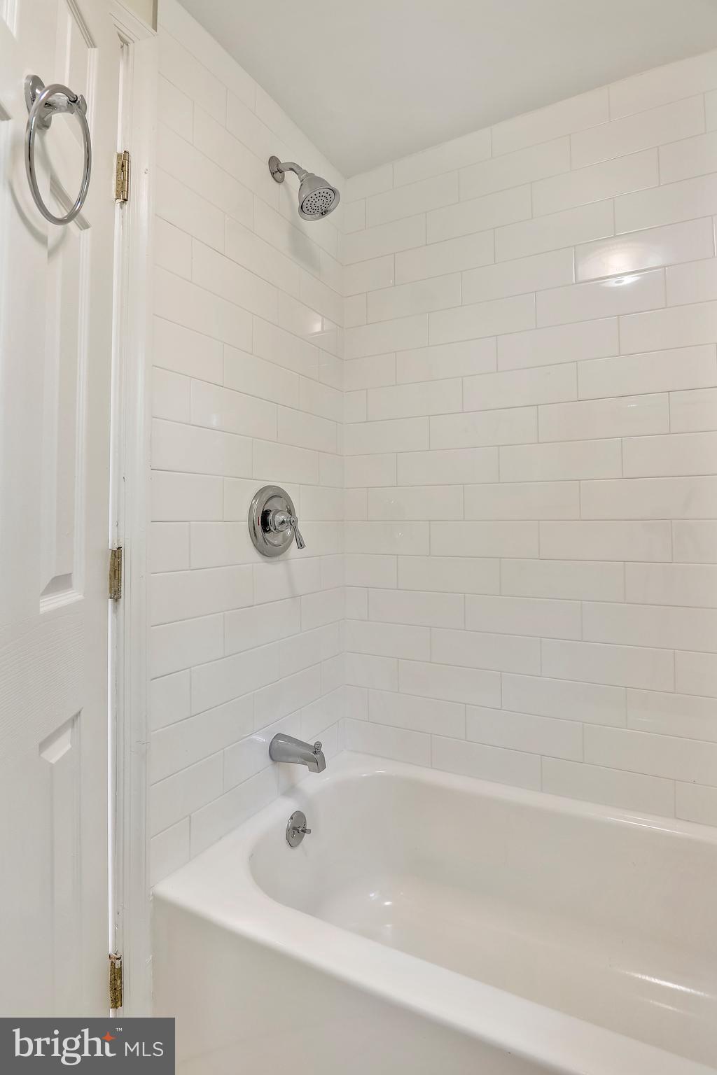 1509 Forest Glen Road Silver Spring, MD 20902 - Photo 18 of 29 Tub/Shower Combo In Upstairs Bath