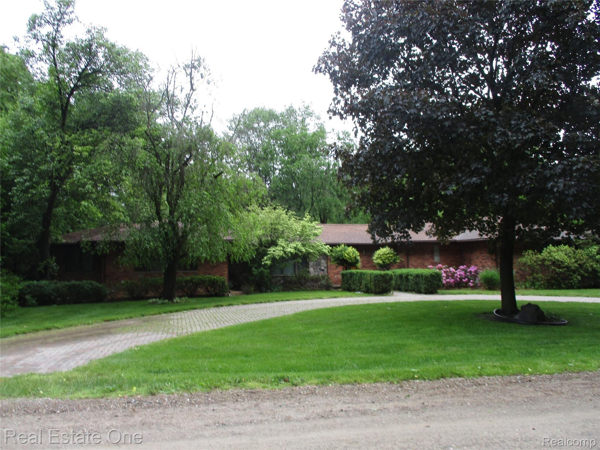 28642 Rollcrest Road Farmington, MI 48334 - Photo 3 of 53 IMG_3860.JPG