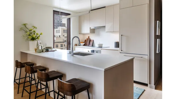 $7,095 | 300 East 50th Street, Unit 19M | Midtown East