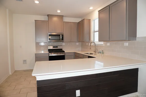 $2,200 | 4809 Park Glen, Marion, TX 78124