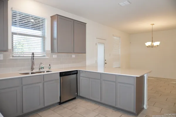 $2,200 | 4809 Park Glen, Marion, TX 78124