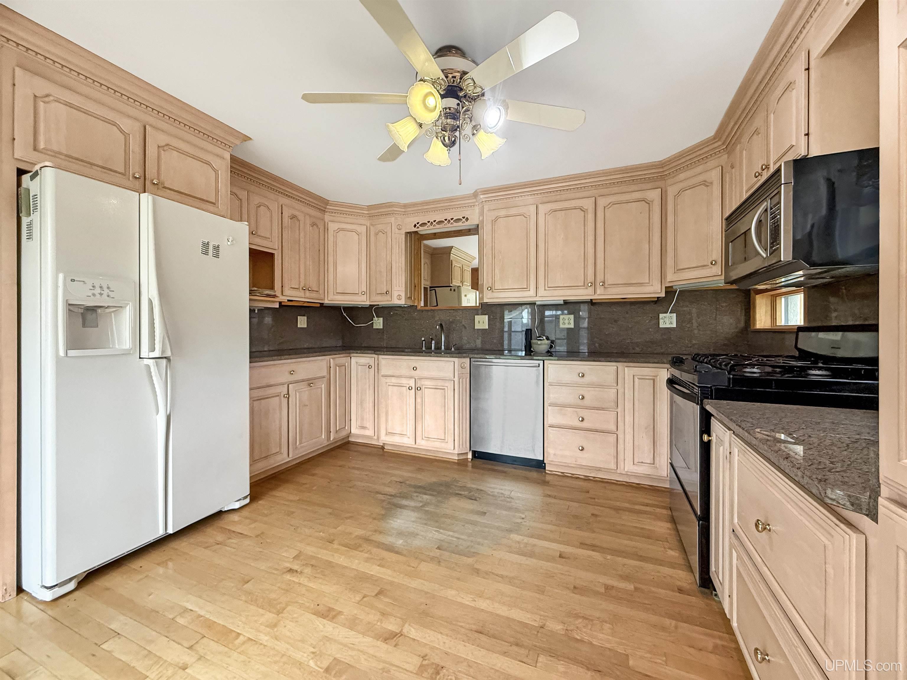 109 Offerman Road Amasa, MI 49903 - Photo 8 of 76