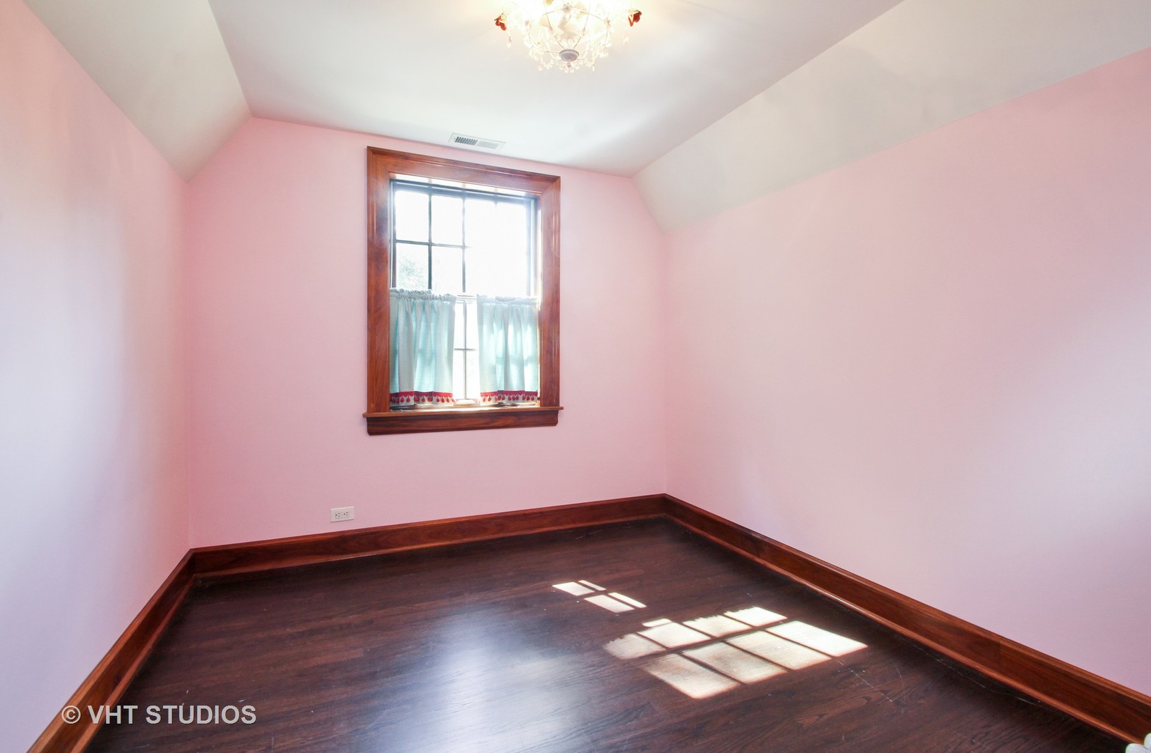 5900 North Kilpatrick Avenue Chicago, IL 60646 - Photo 11 of 21 an empty room with wooden floor and windows