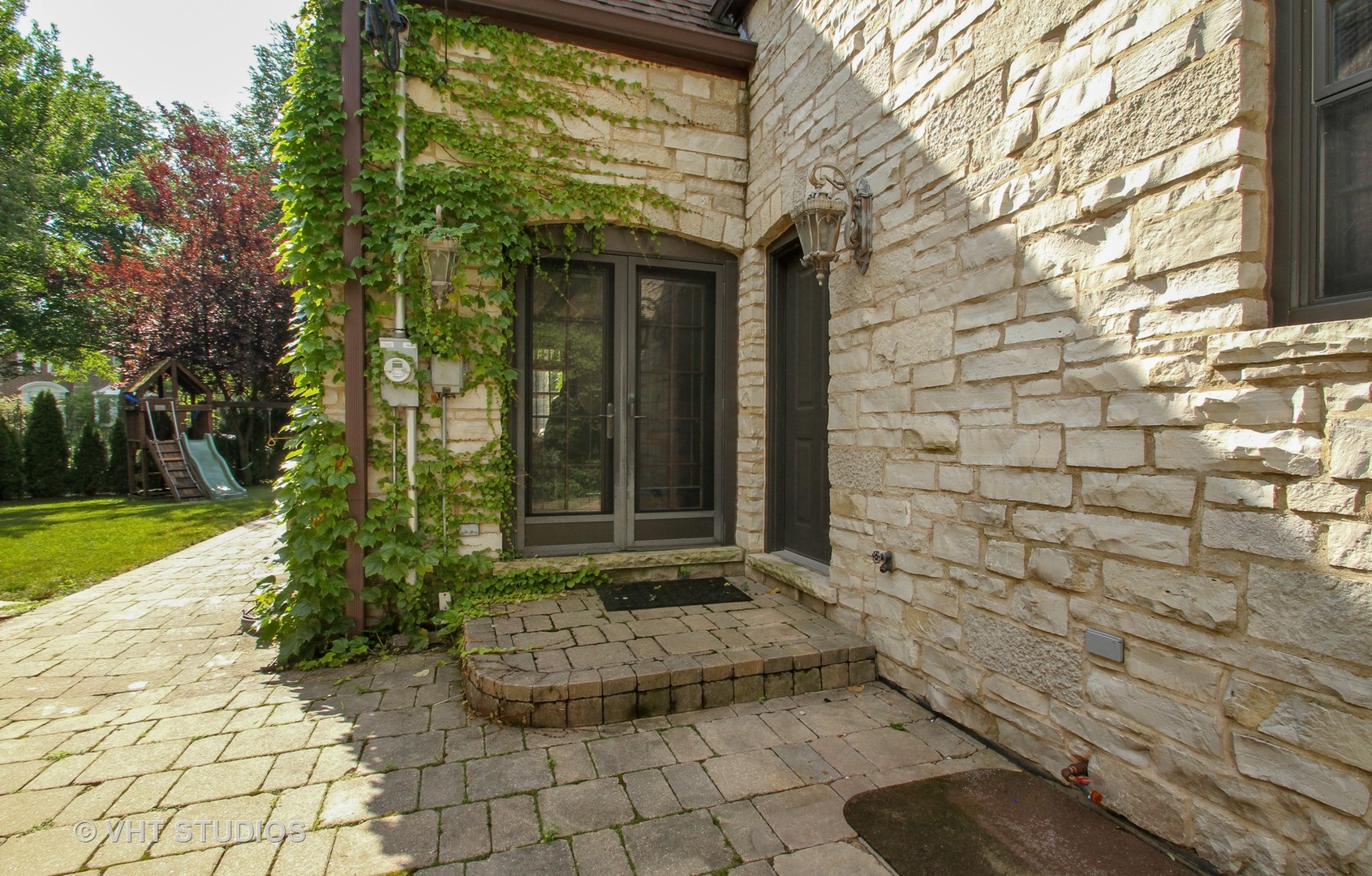 5900 North Kilpatrick Avenue Chicago, IL 60646 - Photo 18 of 21 a front view of a house