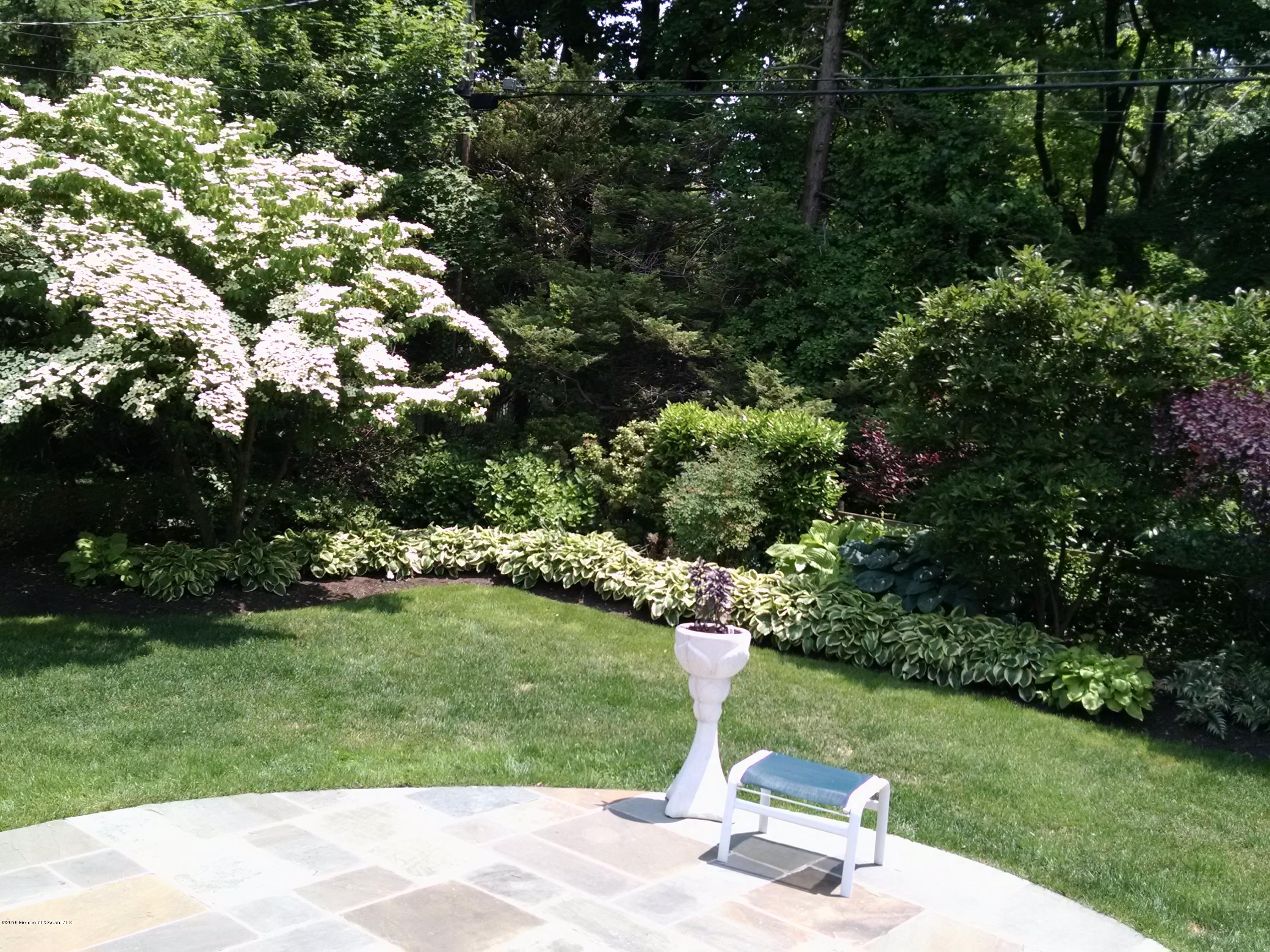 17 Robin Road Rumson, NJ 07760 - Photo 13 of 14 Private Grounds
