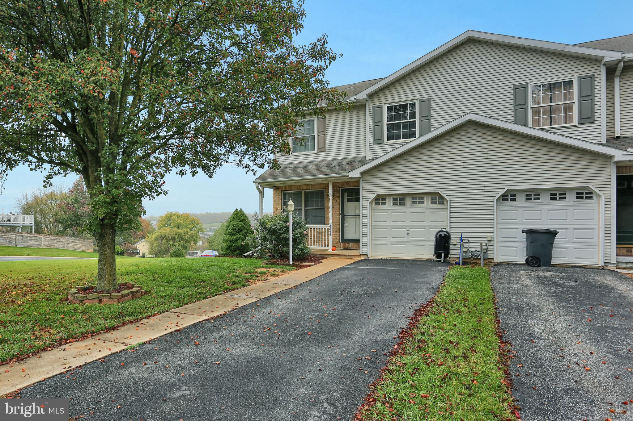 2895 Robin Road York, PA 17404 - Photo 4 of 41 Gallery Image 4