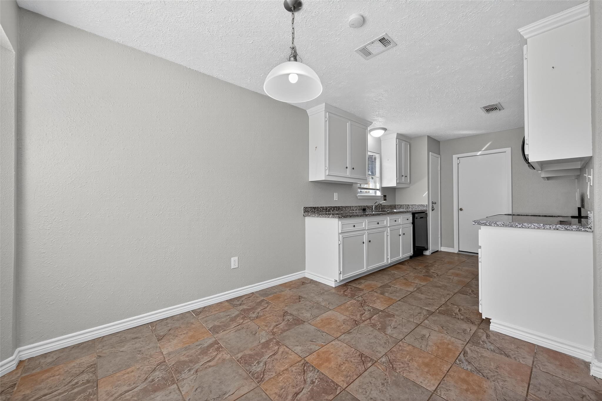5834 Fallengate Drive Spring, TX 77373 - Photo 10 of 15 Gallery Image 10